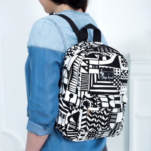 Молодежный, женский рюкзак черно-белый с абстрактным рисунком из джинсовой ткани среднего размера 0015 МB0015 фото